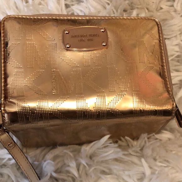 Rose Gold Michael Kors Wallet - Picture 7 of 7